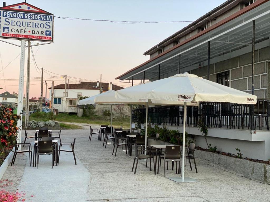 Hostal Sequeiros San Ciprián de Viñas Екстериор снимка