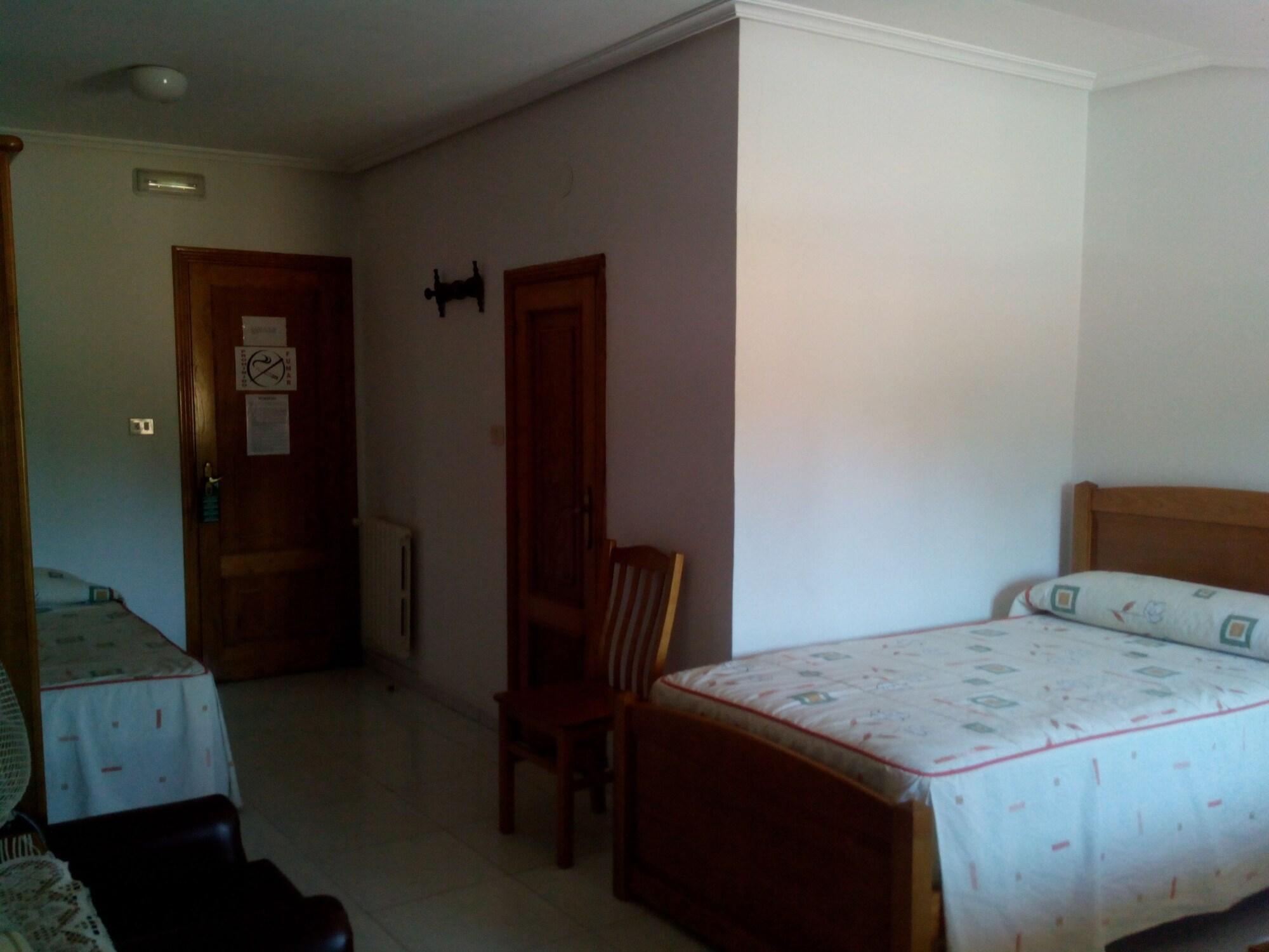 Hostal Sequeiros San Ciprián de Viñas Екстериор снимка