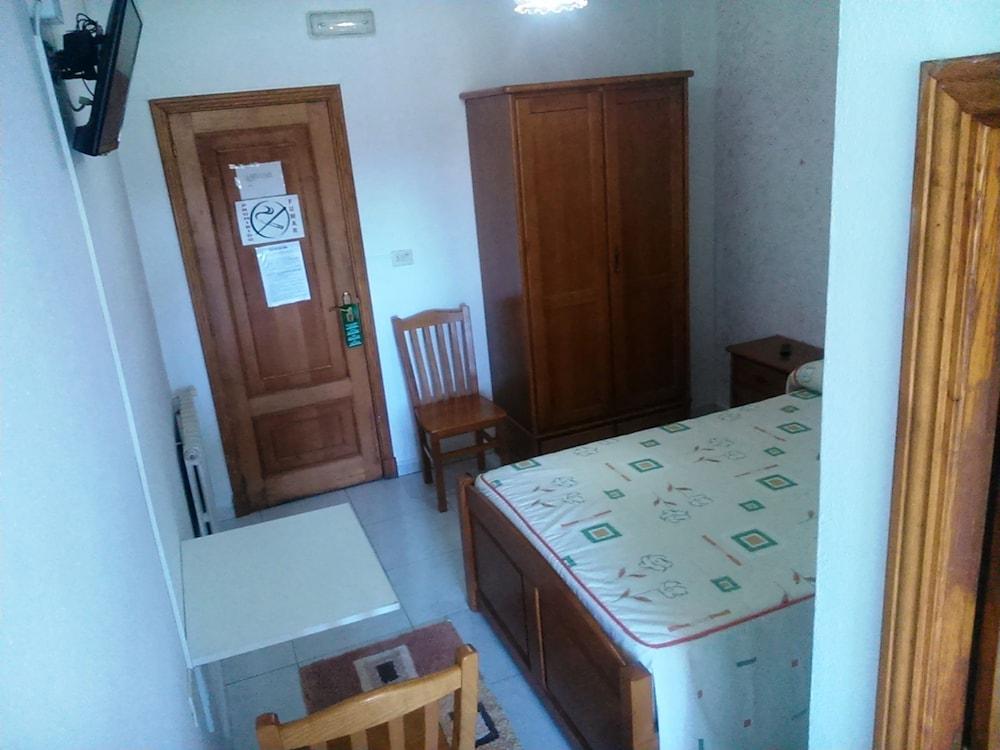 Hostal Sequeiros San Ciprián de Viñas Екстериор снимка