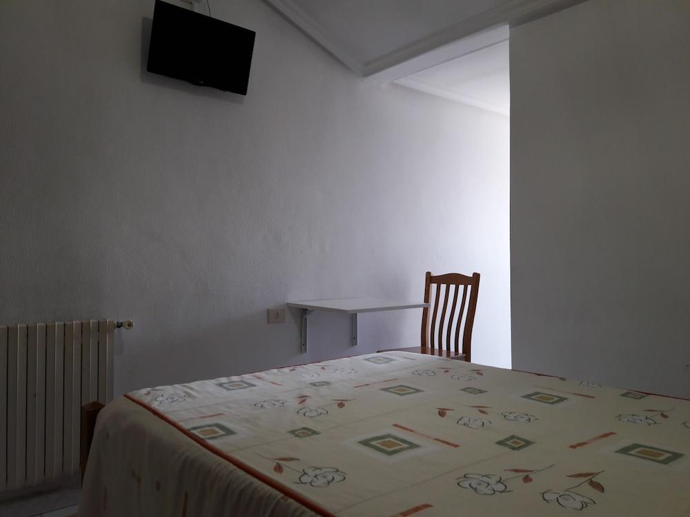 Hostal Sequeiros San Ciprián de Viñas Екстериор снимка