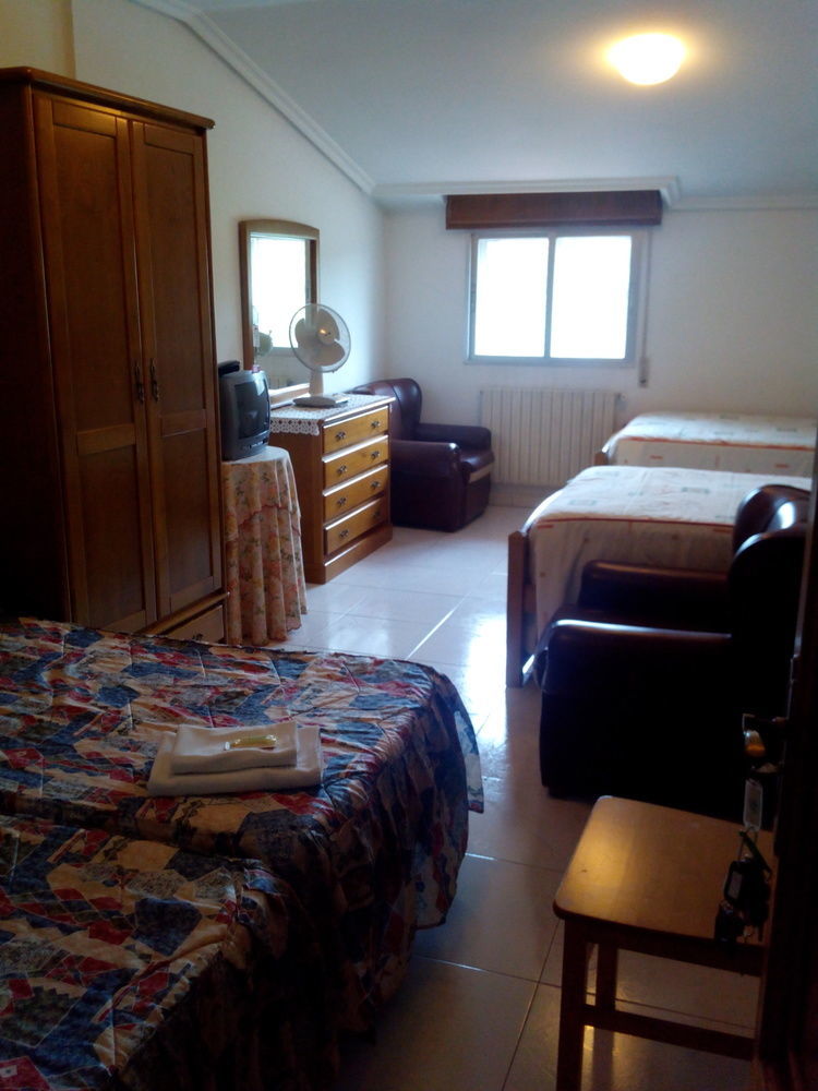 Hostal Sequeiros San Ciprián de Viñas Екстериор снимка