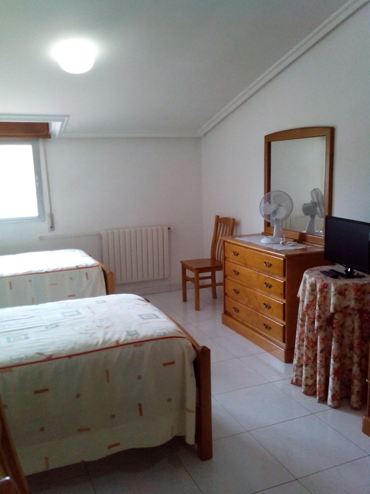 Hostal Sequeiros San Ciprián de Viñas Екстериор снимка