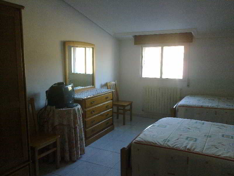 Hostal Sequeiros San Ciprián de Viñas Екстериор снимка